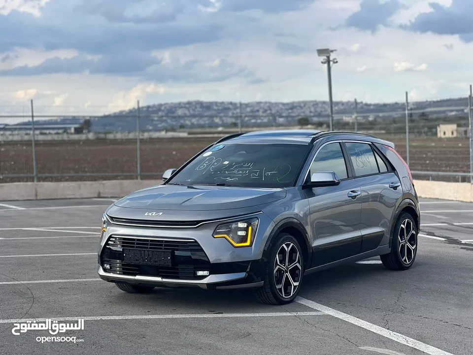 كايا نيرو هايبرد (بنزين+كهرباء ) فل الفل فتحة سقف لون مميز اضافات مميزة /2022 جناح اسود
