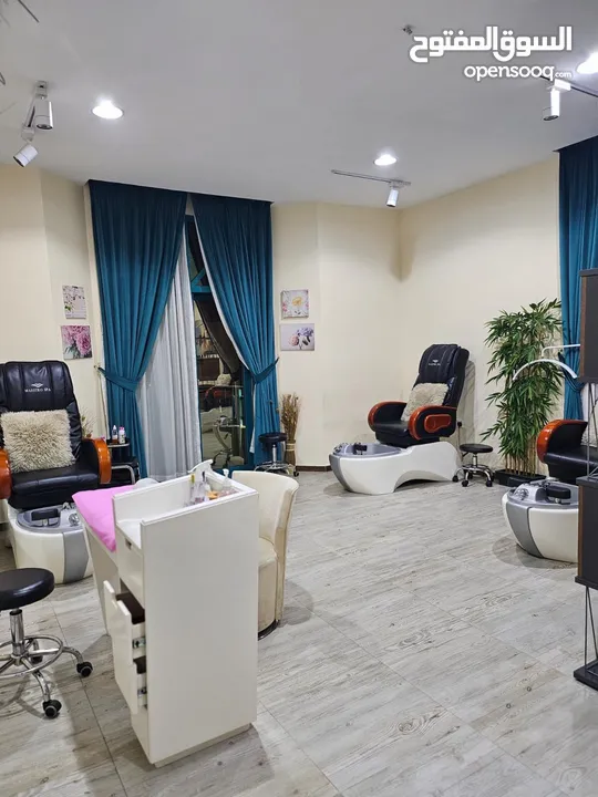 صالون نسائي فرصة استثمارية مميزة - للبيع مركز تجميل فاخر (صالون للسيدات) من المالك مباشرة بالشارقة