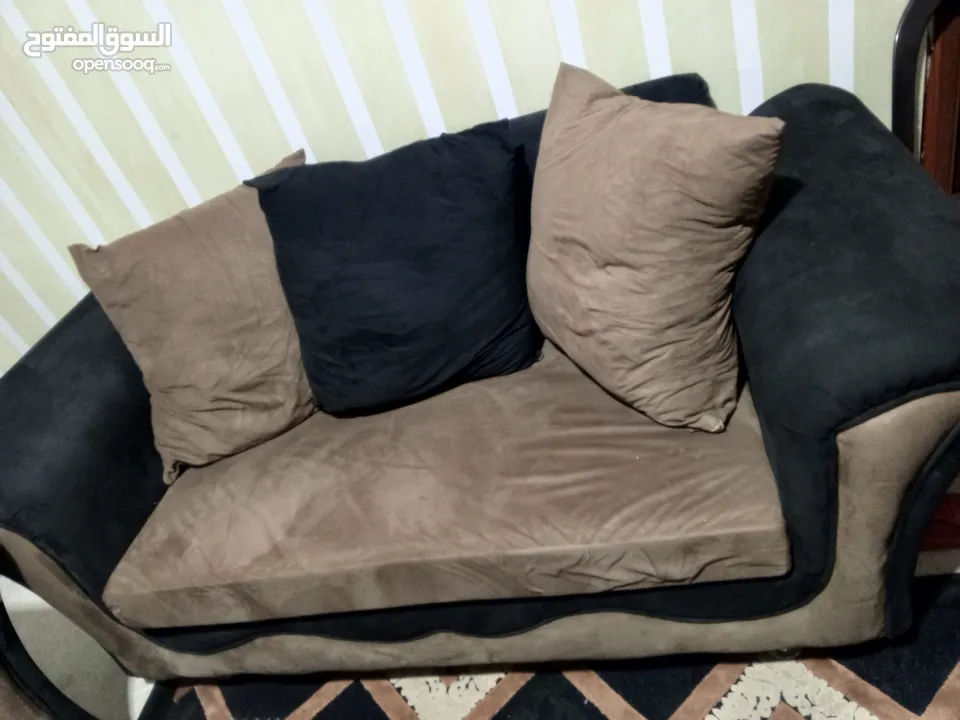 طقم كنب مع طاولات