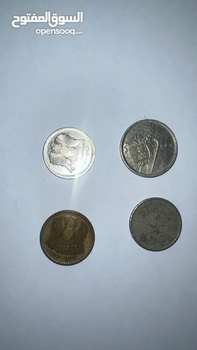 عملات اجنبية وطوابع قديمة