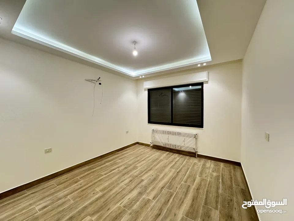 شقة مميزة للبيع طابق ثاني مساحة 230م بخلدا بتشطيبات مميزة (مشروع 115)
