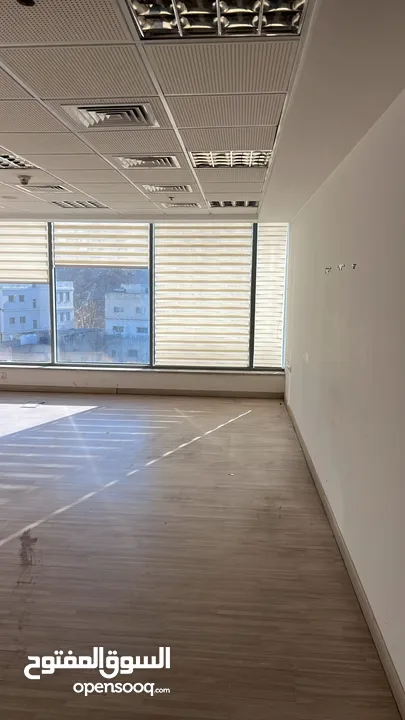 مكتب تجاري فاخر  جدا للبيع بسعر منطقي جدا
