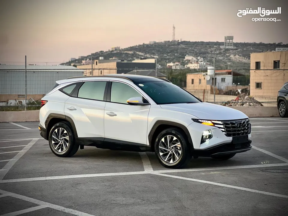 هونداي توسان 2023/ فل الفل فتحة سقف بانوراما  2x4 ///240Hp بنزين + كهرباء  ( Haybrid) 1600cc