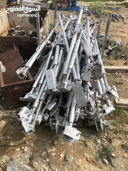 دعاسات شد حيطان (Scaffolding Screw Jacks) بحالة ممتازة للبيع