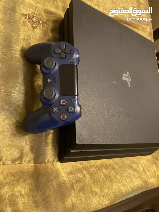 Ps4 pro  1 tr  اللون الاسود  و معه يدتان اصليتان  الجهاز نضيف و ممتاز ولا يوجد به اي مشكلة