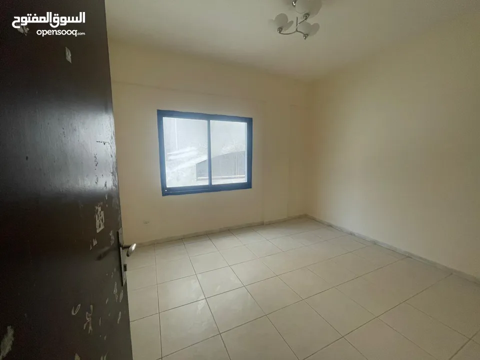 ابو علاء ارخص غرفتين وصالة واكبر مساحة بالمجاز3 بدون تامين للايجار السنوي اطلالة مفتوحه بالقرب من