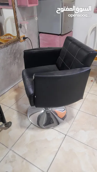 طقم كورنر للبيع مع أغراض أخرى تصلح للبيت او صالون سيدات البيع بداعي السفر