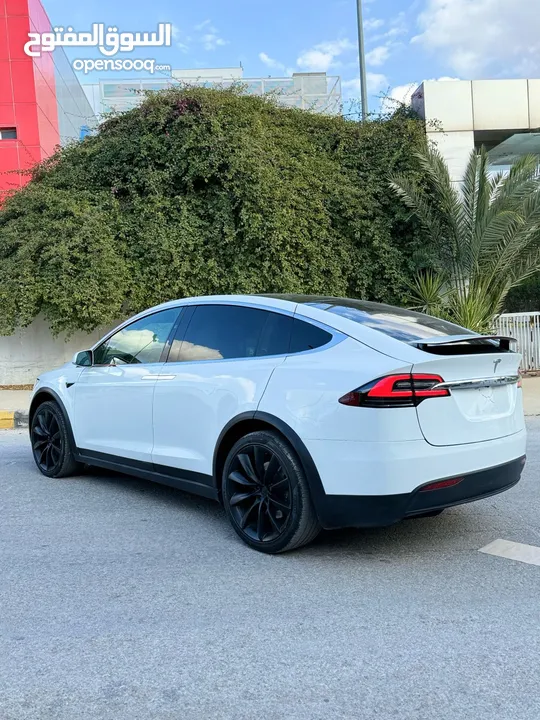 Tesla model X 2020