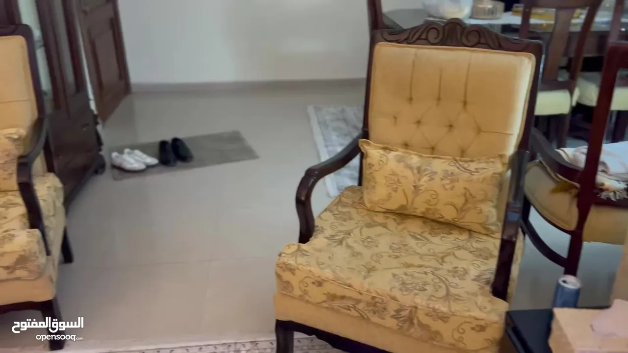 طقم كنب ضيوف خشب زان بحالة جيدة