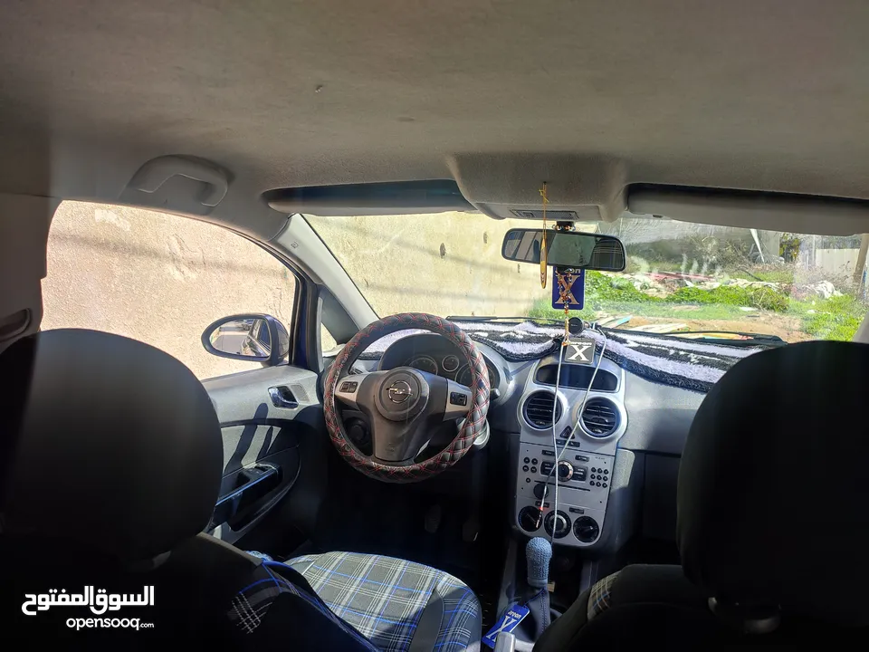 اوبل كورسا  2008 محرك1400 جير عادي  السيارة  مش ناقصها اشي للبيع او البدل ع اتوماتيك اشي مرتب