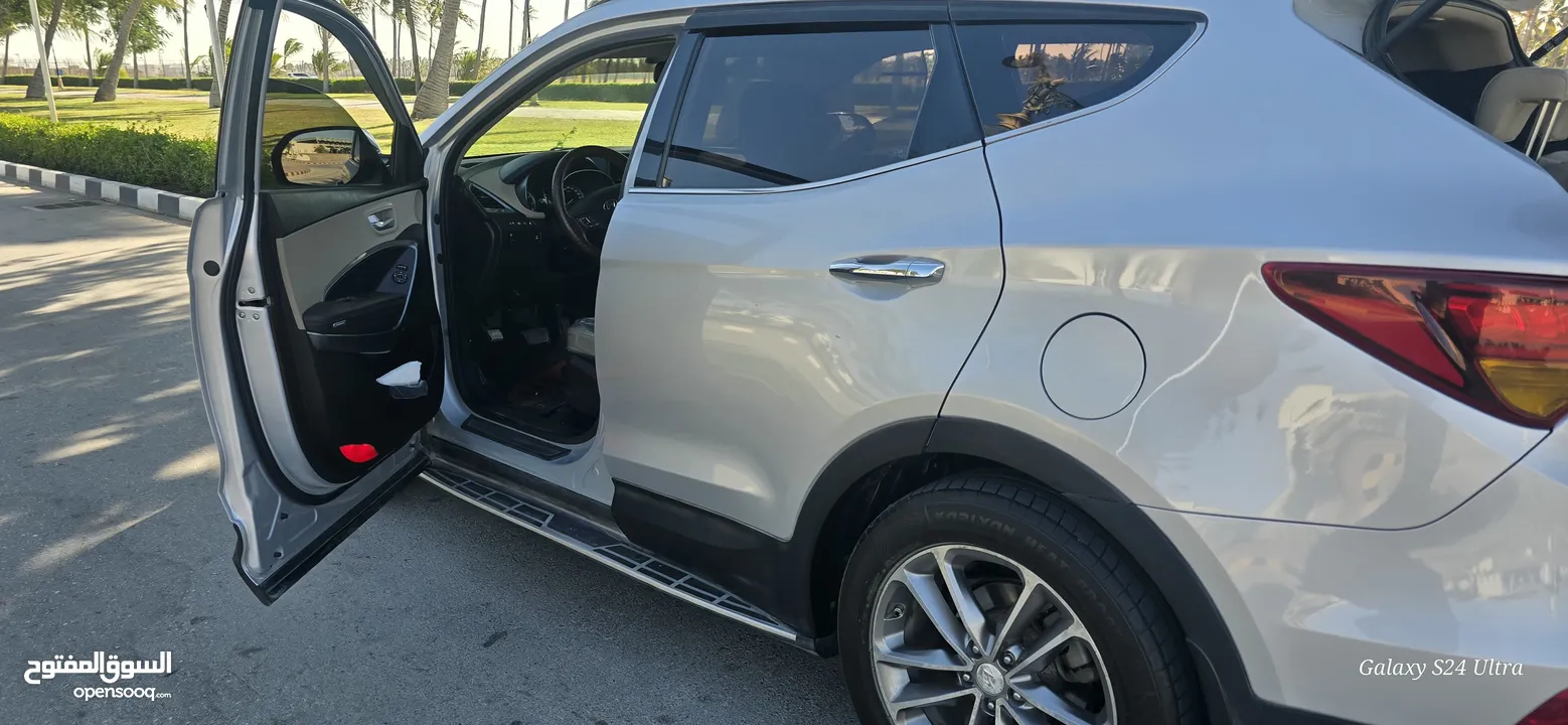 HYUNDAI SANTA FE 2017 ( EXPAT Owner Lady Dr.)