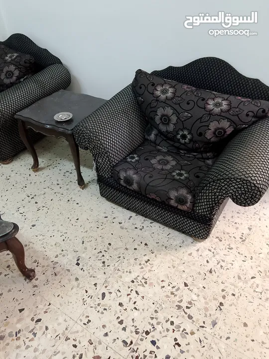 طقم كنب مع طربيزات