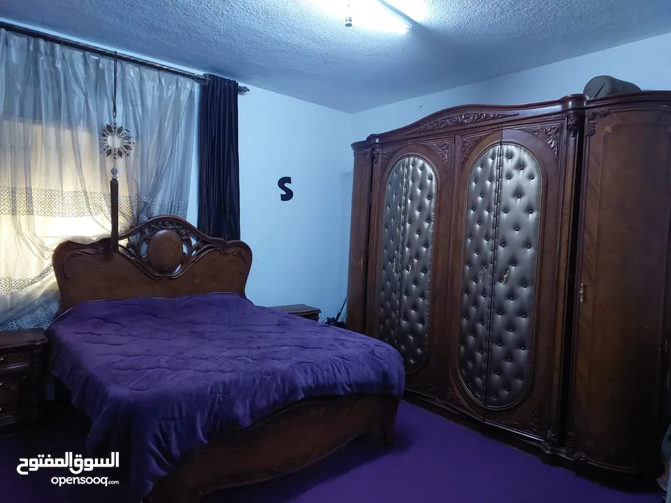 شقه ارضيه للبيع كاش او اقساط عن طريق البنك العربي الإسلامي الدولي في عمان حي نزال على الشارع الرئيسي