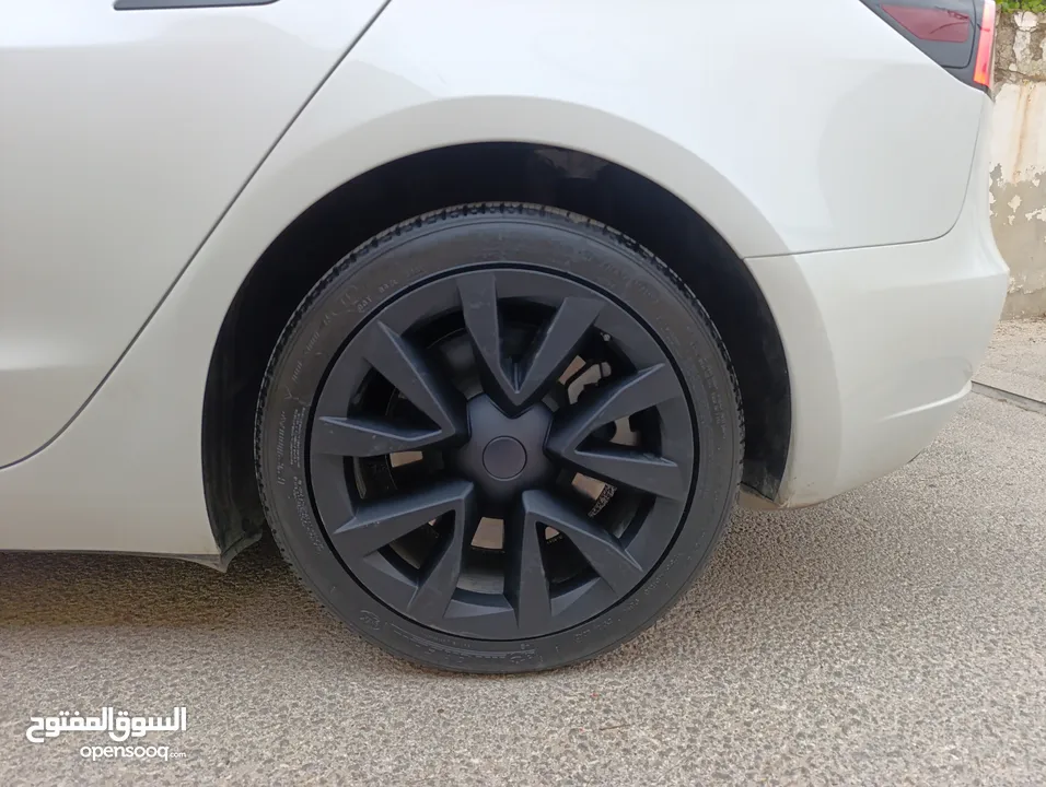 TESLA MODEL 3 ONLY 8000KM
