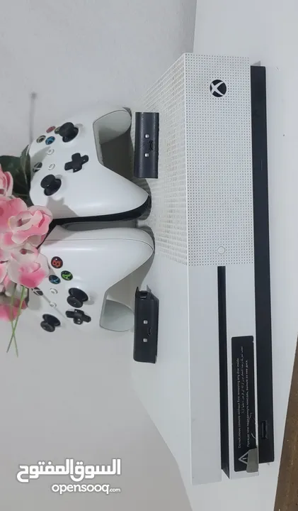 XBOX  ONE S 1Tمع حساب مليان العاب