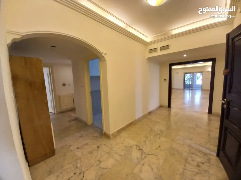 شقة غير مفروشة للإيجار 400م2 ( Property 19553 )-174847773