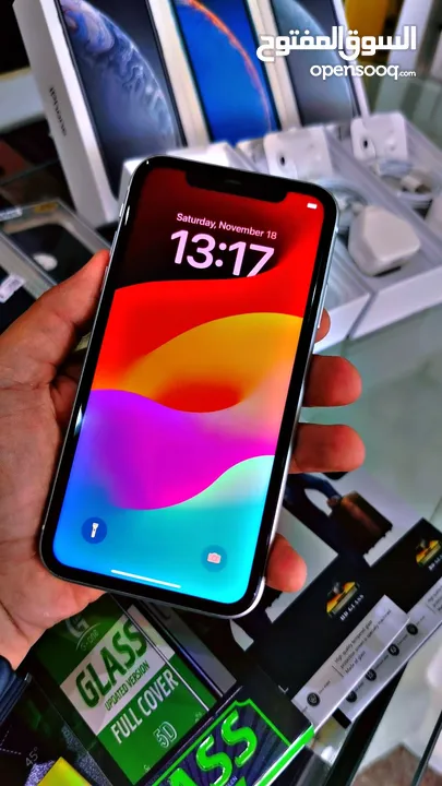 بأقل سعر : iPhone XR 128gb هواتف نظيفة جدا بدون اي شموخ أو مشاكل بحالة الوكالة مع ضمان و ملحقاتها