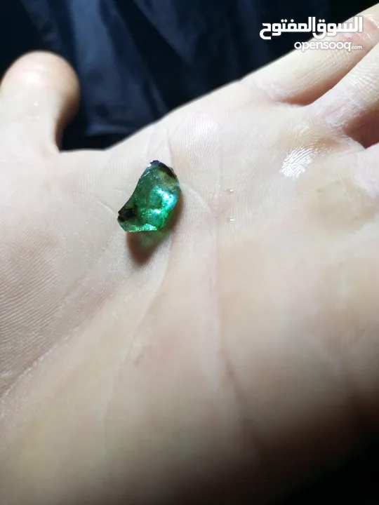 حجر زمرد خام