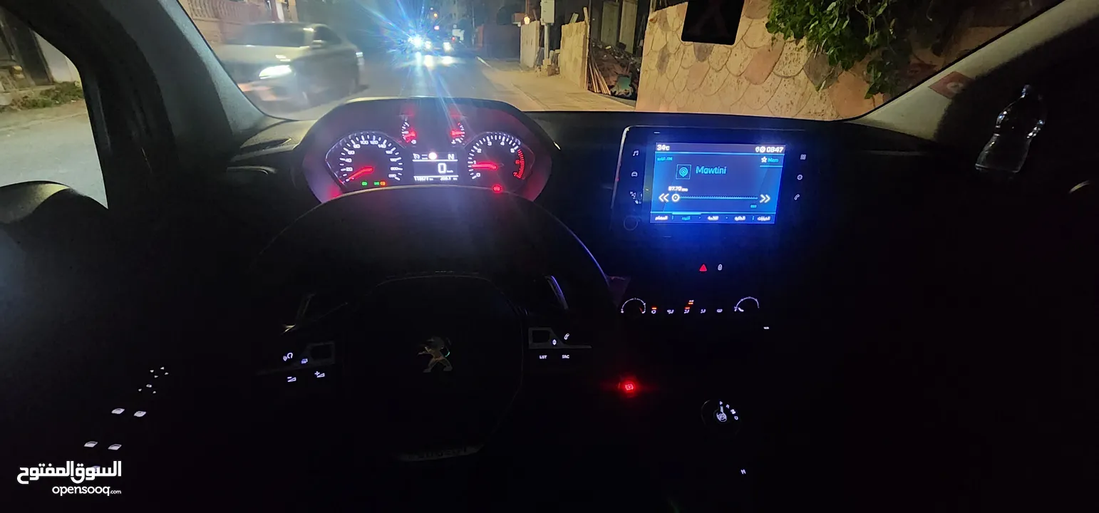 بيجو ريفتر  اوتوماتيك  مش  جيرعادي  جير موص  4 شبابيك كهرباء مش 2  ضواو زنن مش عادي