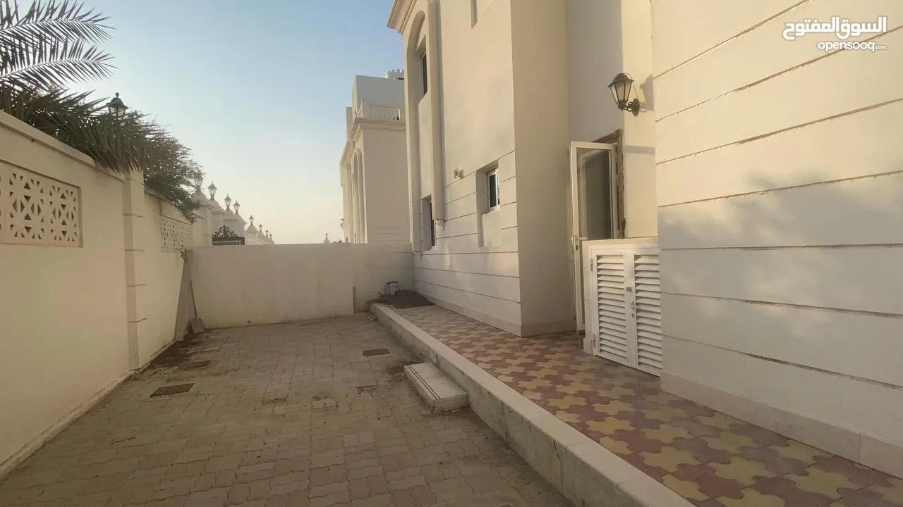 6Me28-Fabulous 5BHK Villa for rent in Qurm, Al Sarooj Street