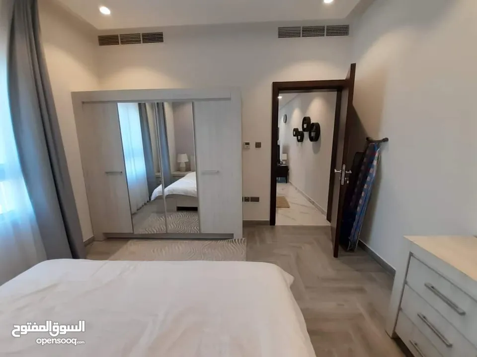 شقة اللايجار الشهري دبي الحدائق مكوّنة من غرفتين وصالة ومطبخ جاهز وحمامين