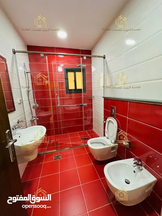 شقة فاخرة - لم تسكن - طريق المطار - 3نوم 2ماستر - 205م - أول  - تستحق المشاهدة