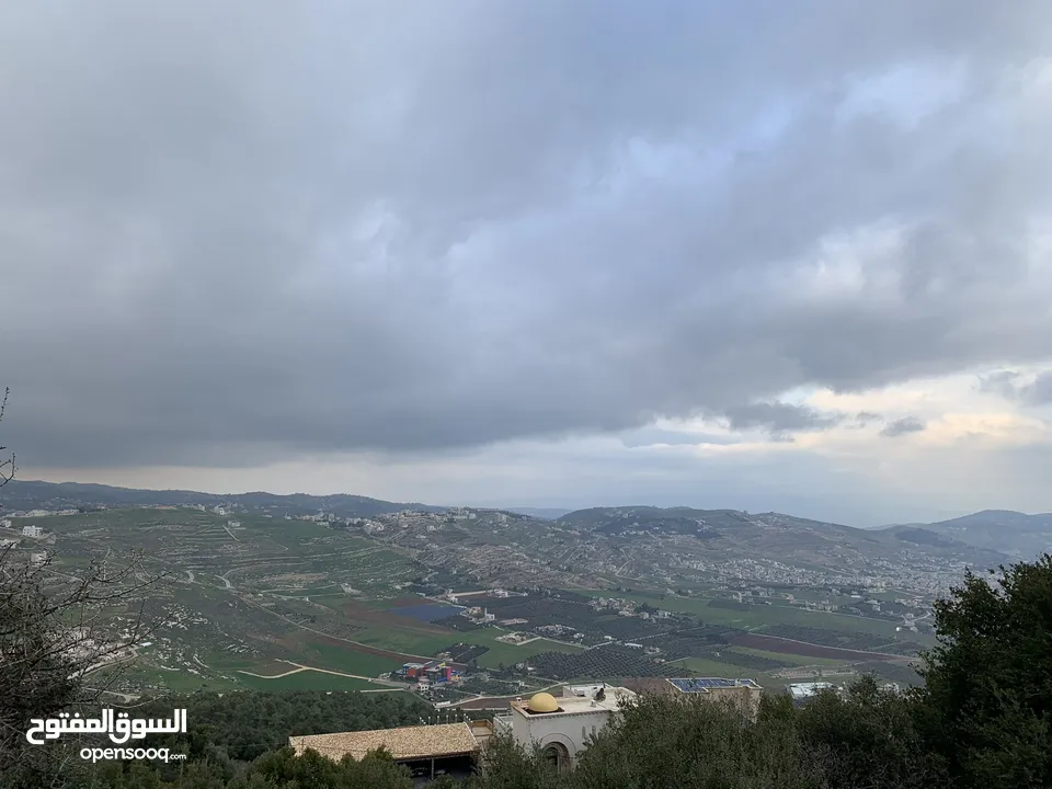 قطعة ارض مميزة للبيع اعلى قمة في الحمر