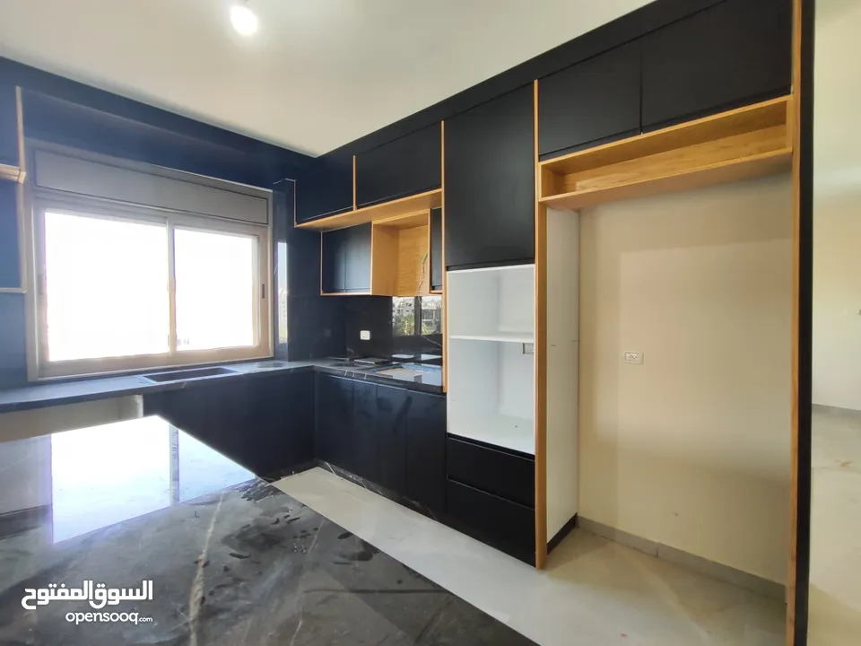 فرصتك للسكن في موقع مميز – عين منجد – إطلالة بانورامية