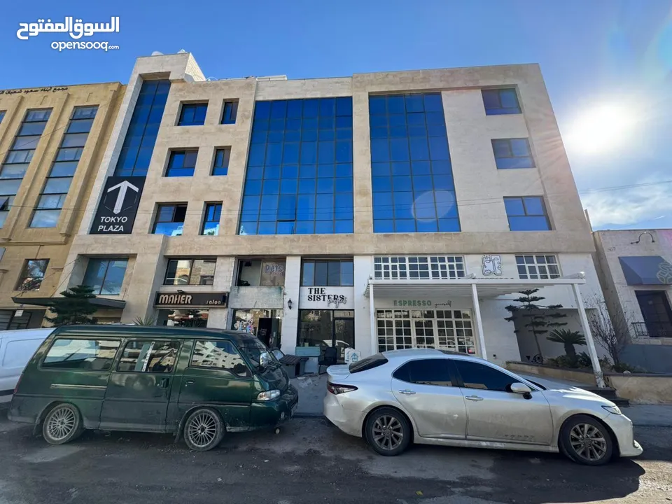 طابق تجاري للايجار في ضاحيه الامير راشد قرب نادي السيارات الملكي