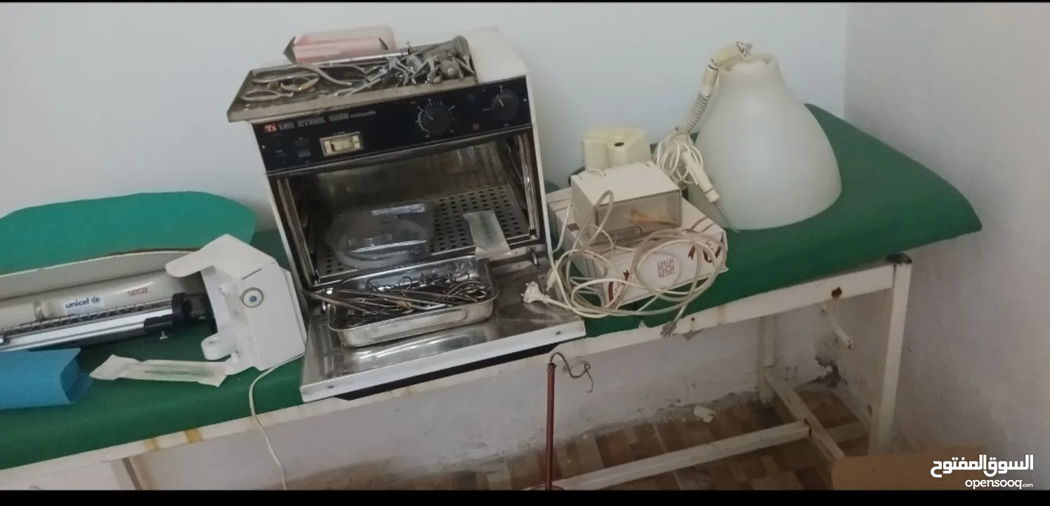 جهاز تعقيم ايطالي وسرير فحص طبي ومجموعه اغراض عياده بحاله جيده جداا وبسعر مغري للبيع