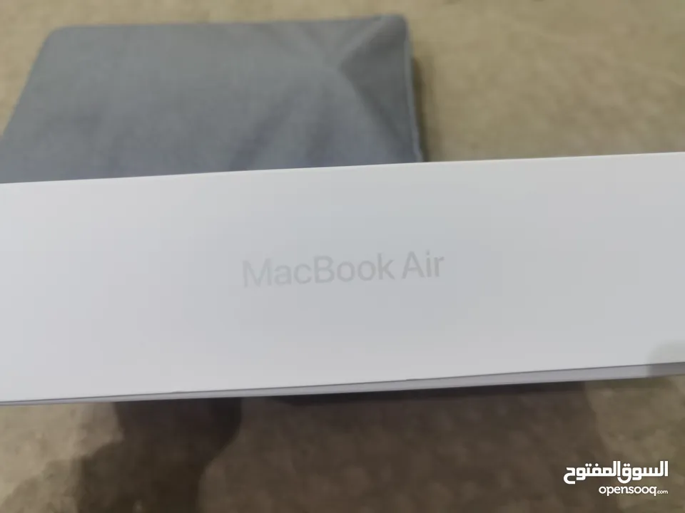 Mac Book Air مقاس 13.6inchمع رقاقة Apple M2