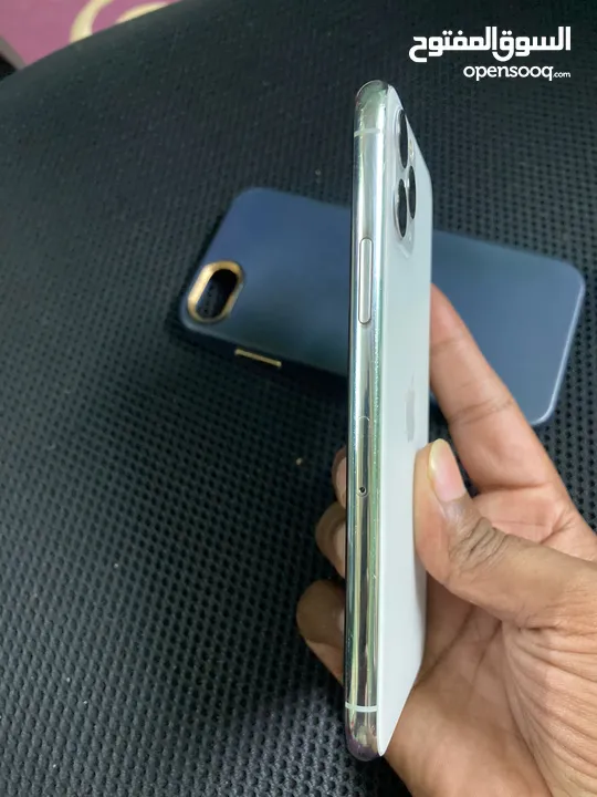 iPhone 11 Pro or Xr tra oman original