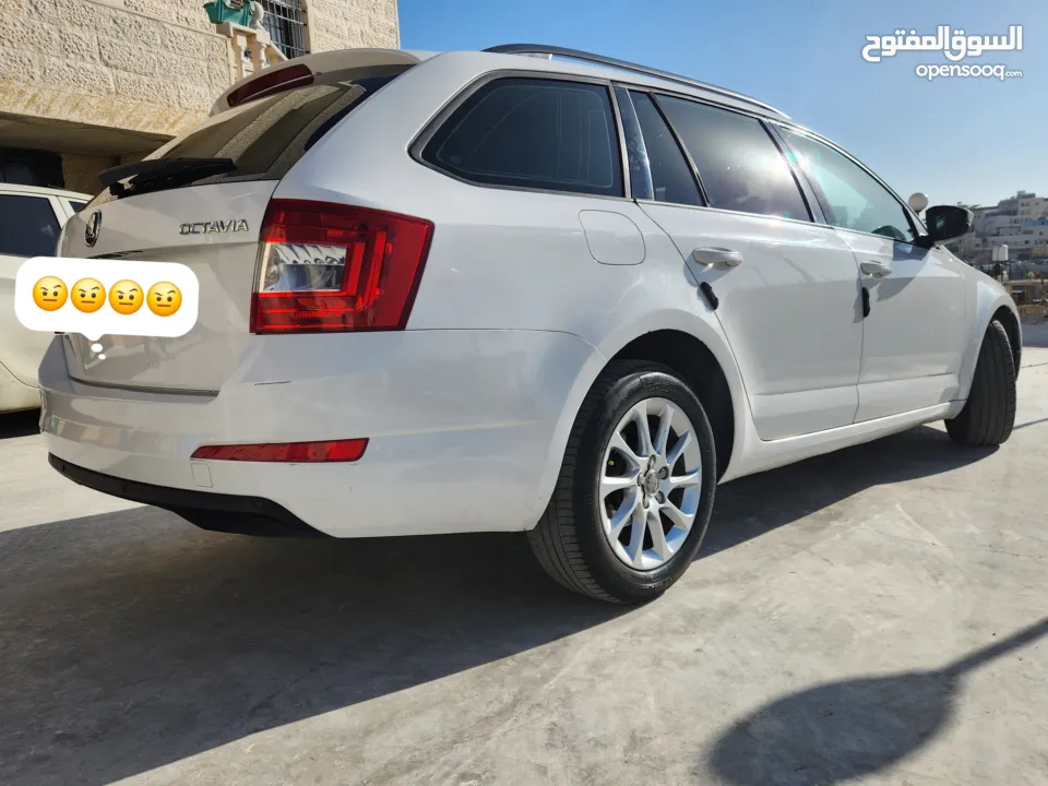 سكودا اوكتافيا  محرك 1600 cc تيربو محرك بوش  السيارة دهان شركة  فش فيها ولا ضربة  إمكانية البدل على