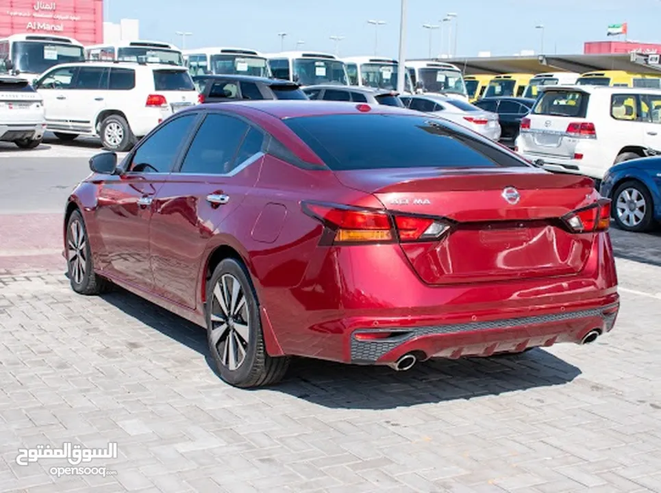 Nissan Altima 2019 very clean