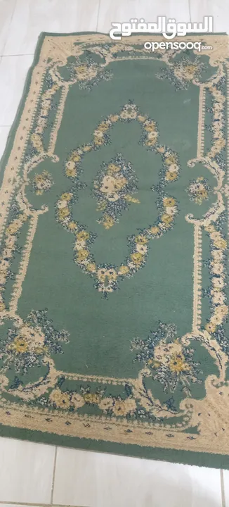 للبيع  سجاد عدد 7 دعاسات عدد 5 ماكينة قهوه شغاله ما فيها شي كلهم مع بعض