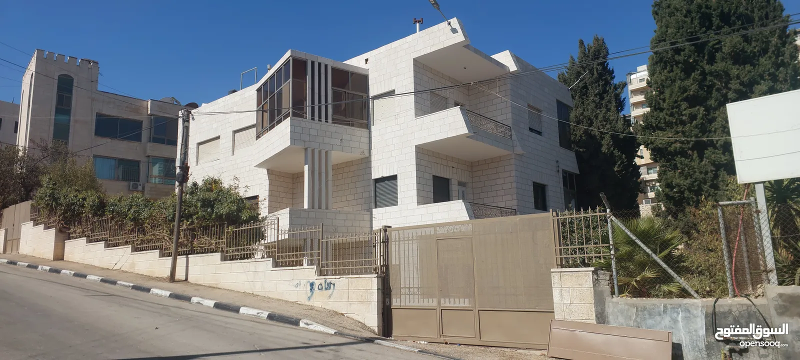 للايجار بيت مستقل البيره بجانب الهلال الاحمر