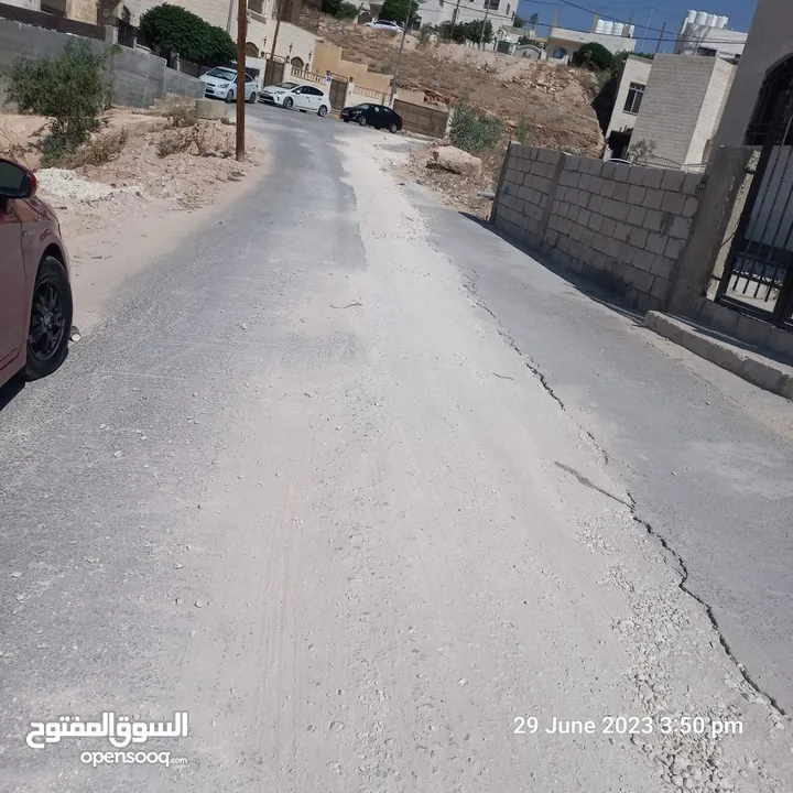 أرض مميزة للبيع في طبربور عين أرباط بجانب مسجد القناديل ترخيص جاهز وجميع الخدمات موجودة مثل صرف صحي