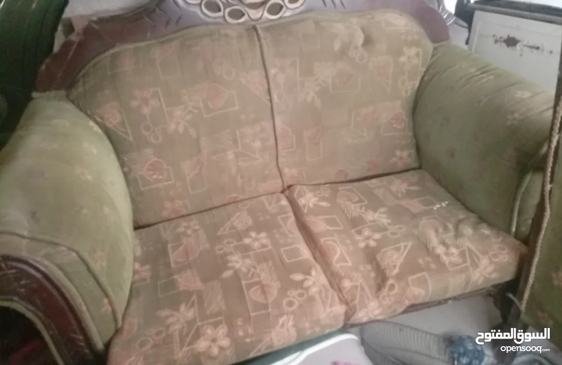 طقم كنب للبيع بحالة جيدة
