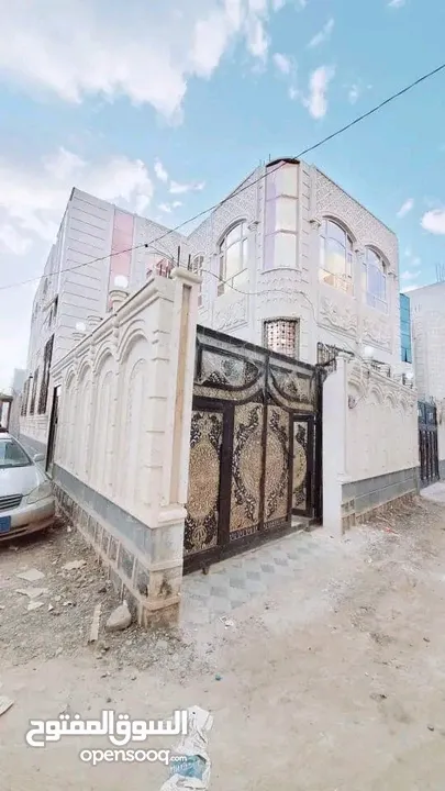 فله للبيع اليمن صنعاء حي دارس قريب كل الخدمات شارعين دو ودور الثاني مرفت للسقف