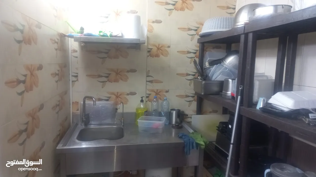 مشروع مطعم معجنات وبيتزا متكامل للبيع مع كافة المعدات الجديدة ورخصة مطعم شامل،بداعي العودة إلى سوريا