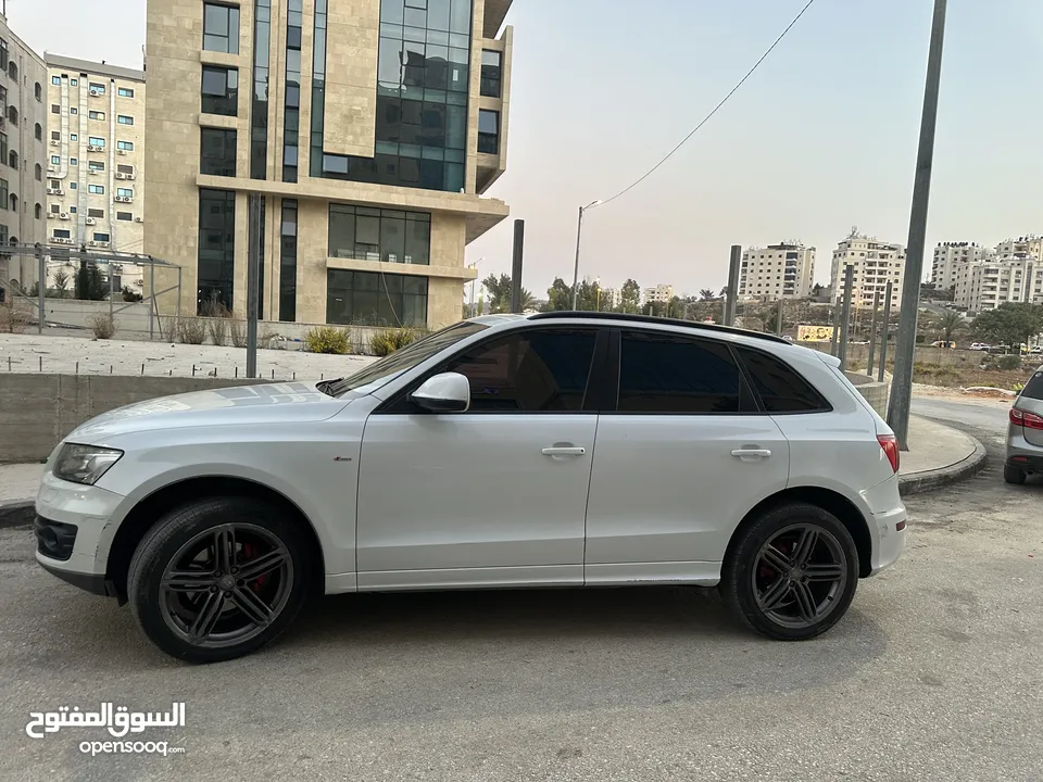 فل فل Audi q5 موديل 2012 سولار  للمعني فقط