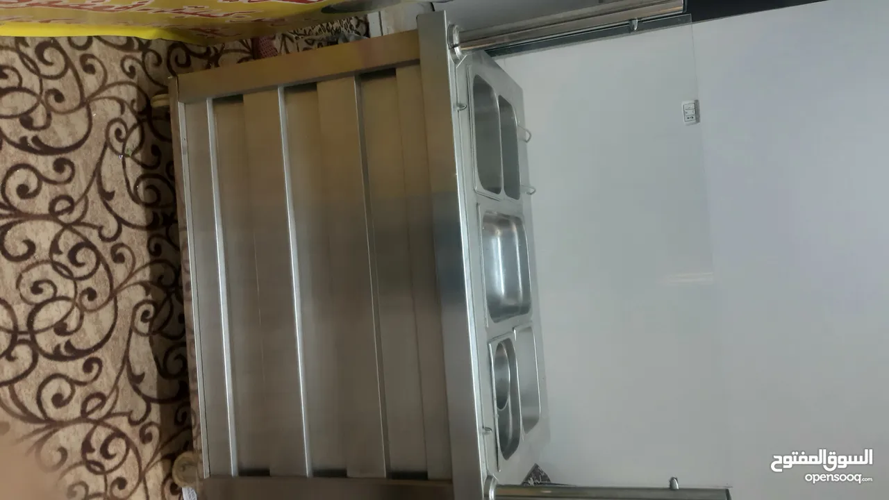 بالمري كهرباء ثلاثة جاطات و طاولة عرض وتحضيرستيل وجرل وتست غاز مع طاولة ستيل ومقلة بطاطا كهرباء