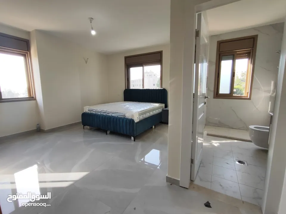 فرصتك للسكن في موقع مميز – عين منجد – إطلالة بانورامية