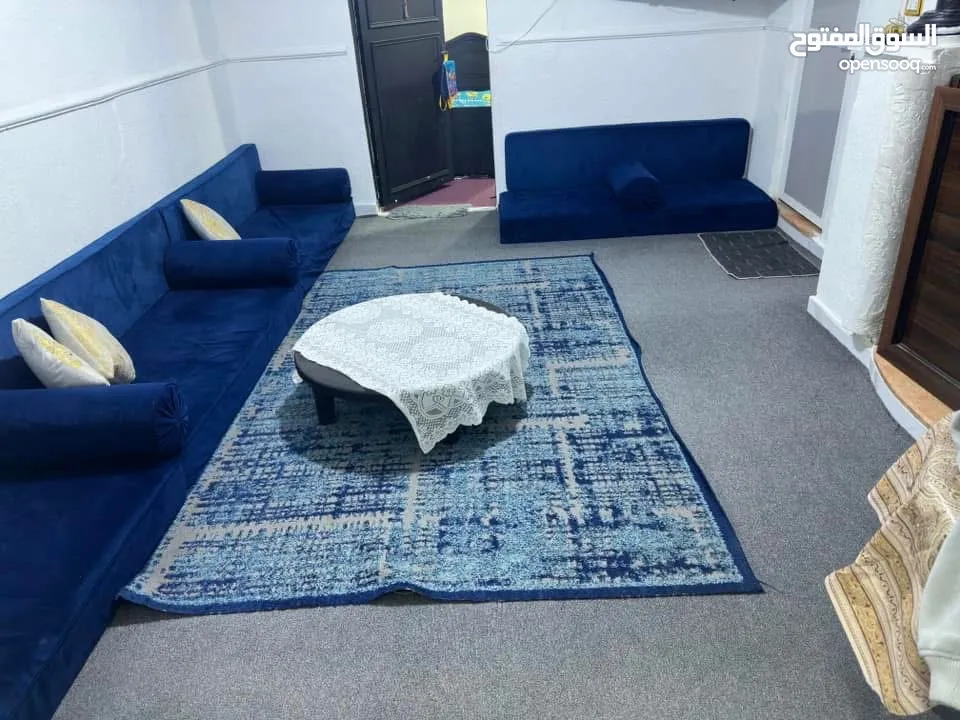 بيت طابقين للبيع كاش  في مخيم الزرقاء