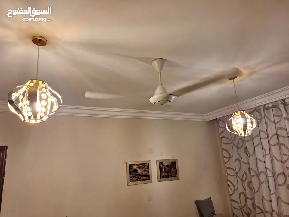 ثريا لون ذهبي مع ليد كريستال ( ستينلس ستيل) عدد 2 مستعملة بحالة ممتازة