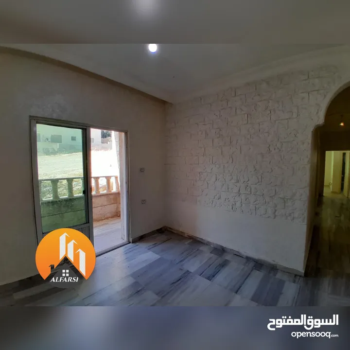 شقة طابق اول مع بلكونة ومصعد للإيجار في افضل وارقى المواقع في ضاحية الاقصى واسعة