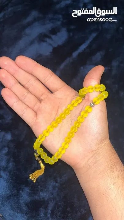 مسباح سبحة حجر الون اصفر و احمر   فقطط او العرض الثنتين