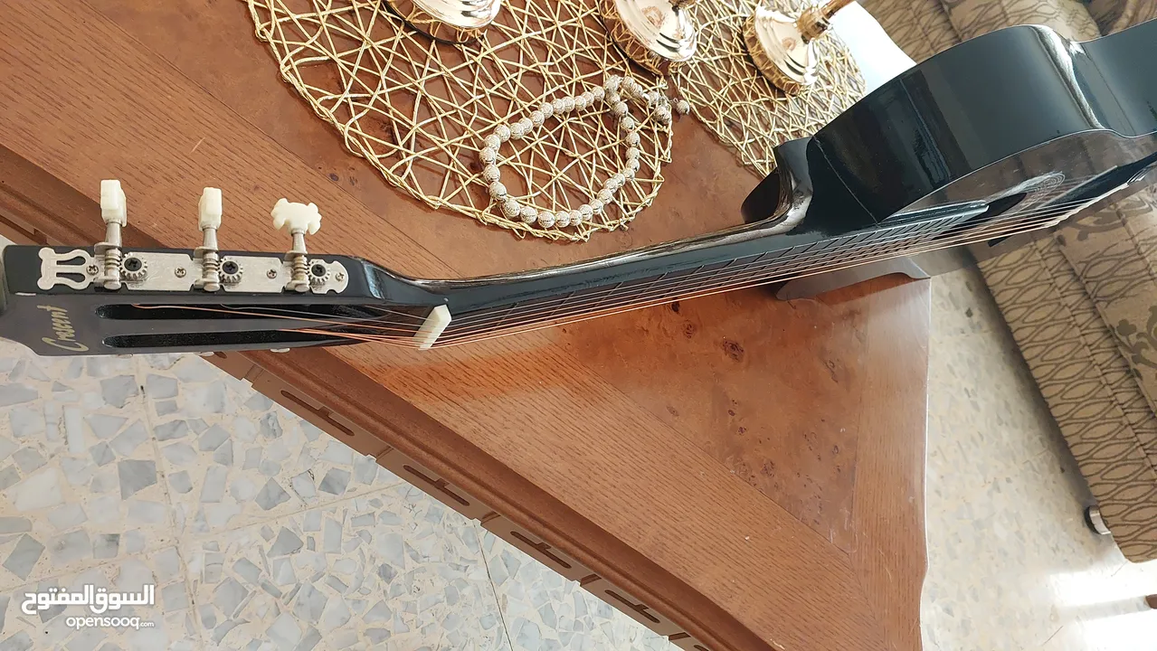 جيتار لمحبي الموسيقى والحياة مستعمل بسيط جدا بحال الجديد