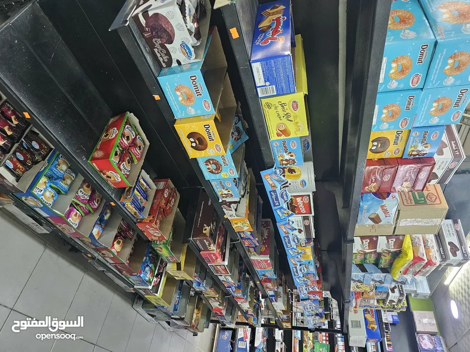 سوبر ماركت مع قهوة داخل كازية للبيع بكامل المعدات والبضاعة
