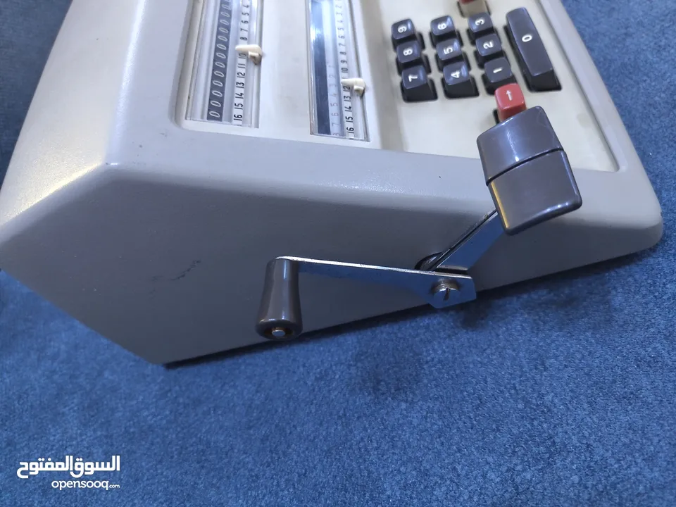 آلة حاسبة قديمة ( انتيكا ) ميكانيكية